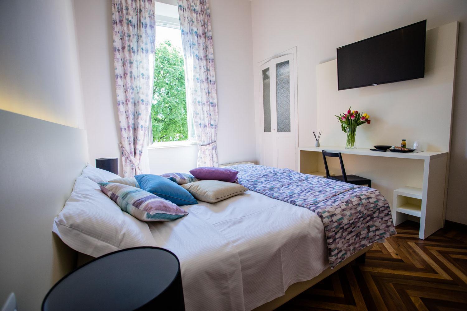 Deluxe King Room,823267628:JPEG